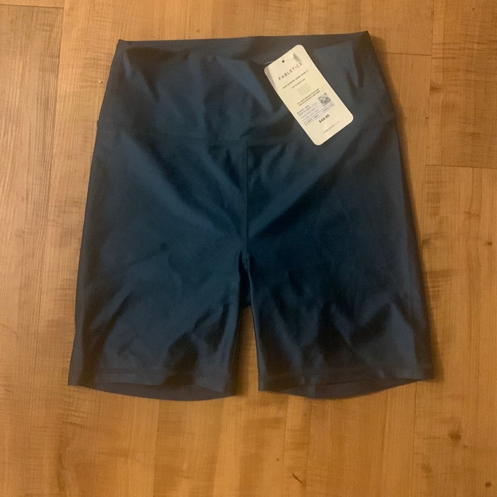 NWT Fabletics Shine Biker Shorts - M